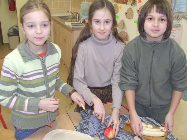 Příprava salátů březen 2007