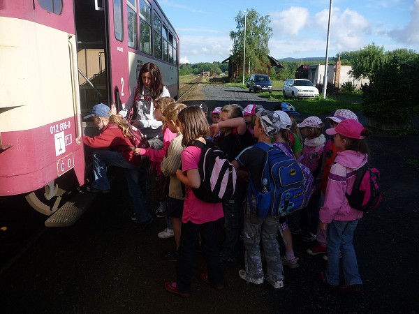 Prvňáci na poště 12. 6. 2012