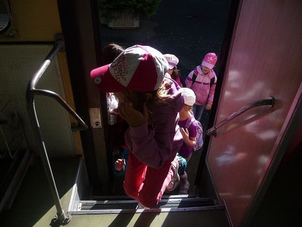 Prvňáci na poště 12. 6. 2012