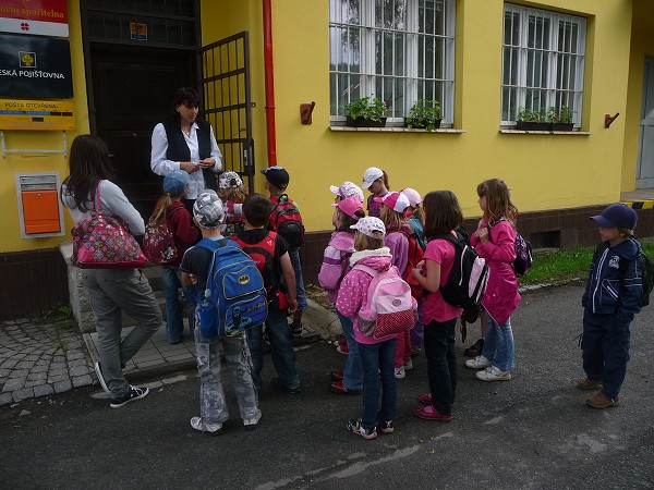 Prvňáci na poště 12. 6. 2012