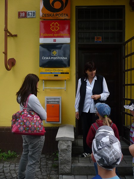 Prvňáci na poště 12. 6. 2012