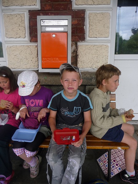 Prvňáci na poště 12. 6. 2012