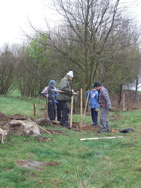 Sázení jabloní 10. 4. 2014