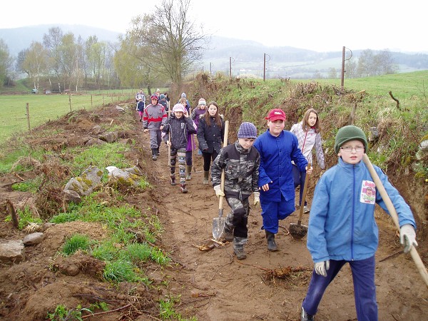 Sázení jabloní 10. 4. 2014