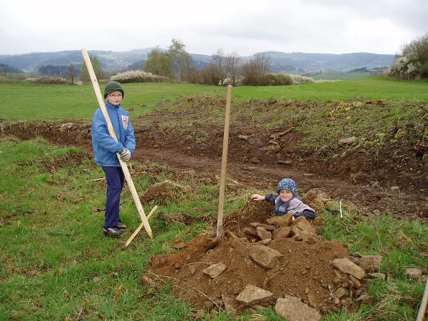 Sázení jabloní 10. 4. 2014