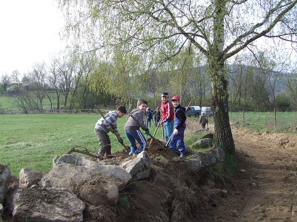 Sázení jabloní 11. 4. 2014