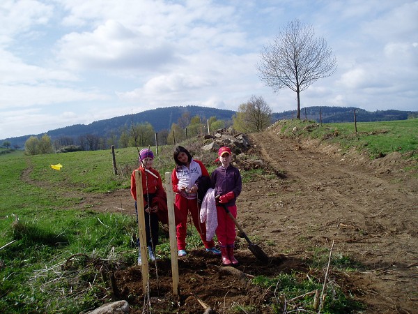 Sázení jabloní 11. 4. 2014