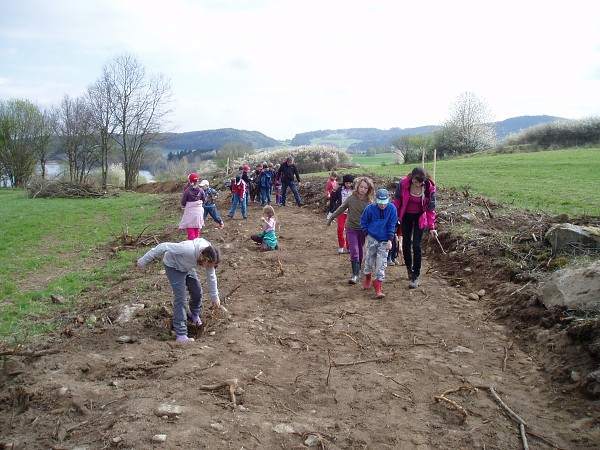 Sázení jabloní 11. 4. 2014