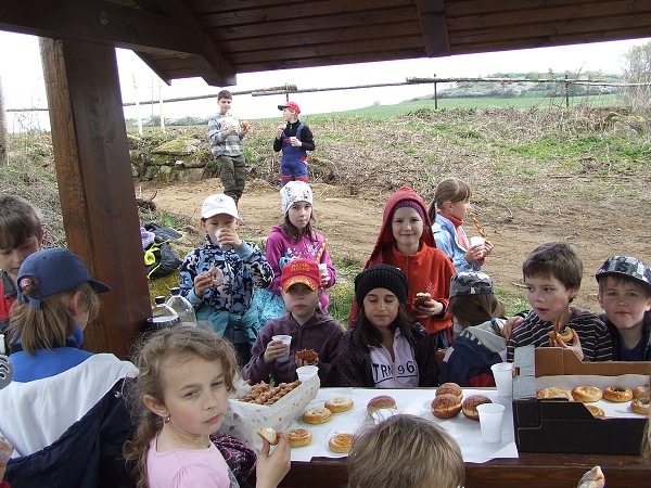 Sázení jabloní 11. 4. 2014